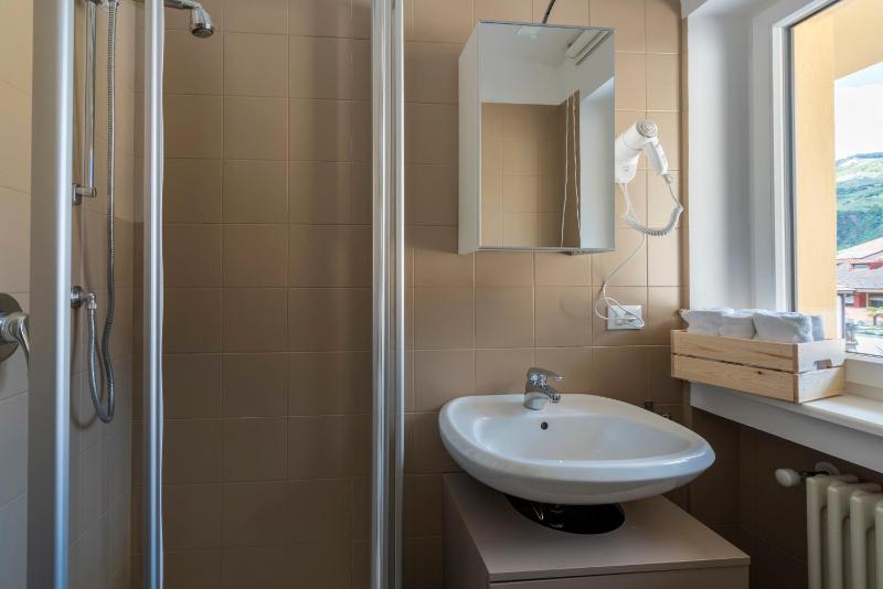 Twin Room image 2