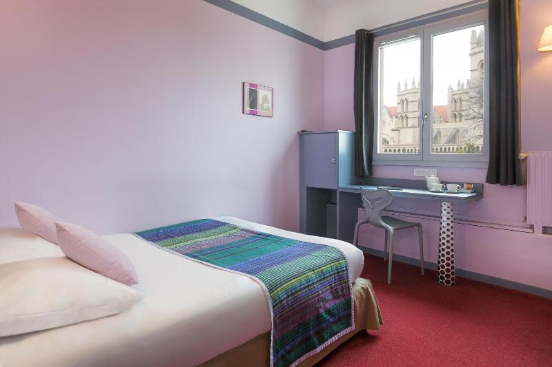 Classic Single Room image 4