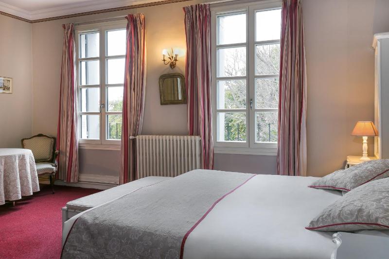 Executive King Room image 3