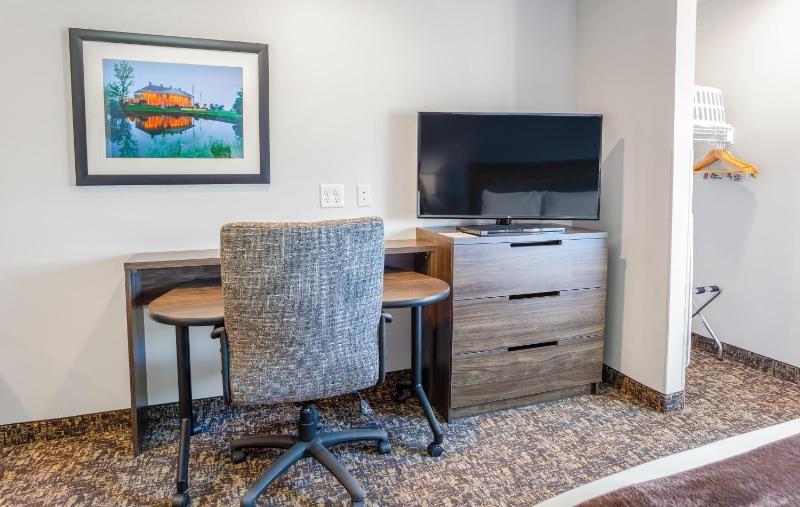 King Room - Mobility Accessible image 4