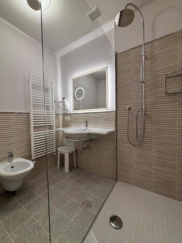 Queen Room with Sea View image 3