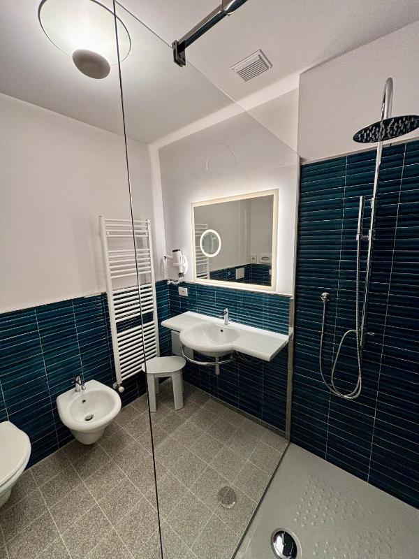 Queen Room with Sea View image 2