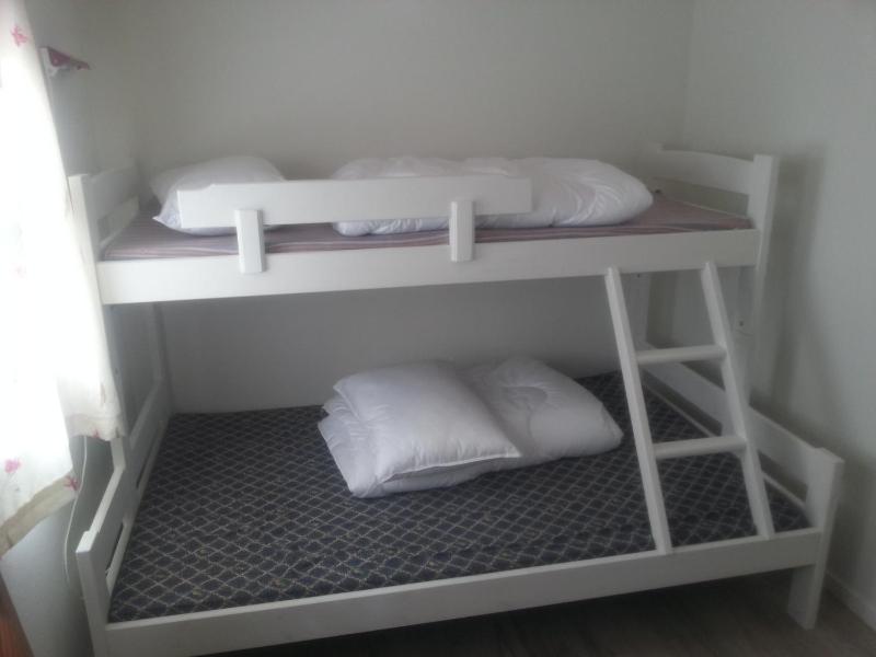Twin Room with Shared Bathroom image 1