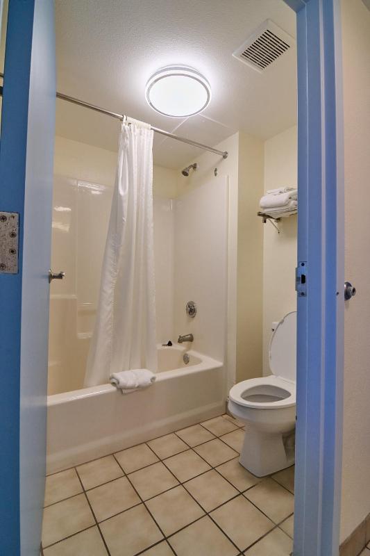 Second Floor Queen Room with Two Queen Beds image 2