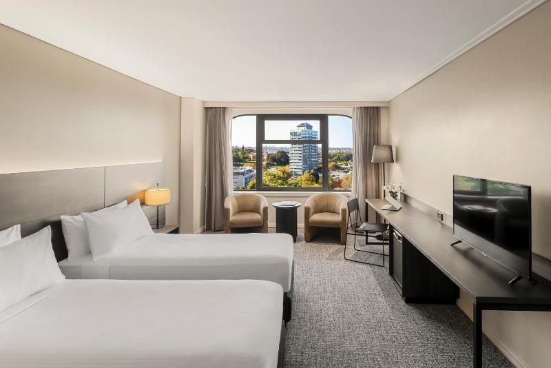 Standard King Room image 3