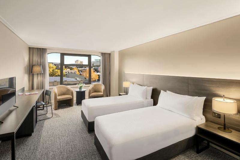Standard King Room image 4