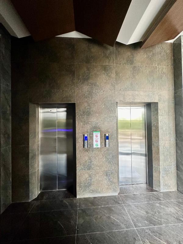 Self-Checkin 1 Bed SkyParkOne Gulberg Greens Islamabad - image 2