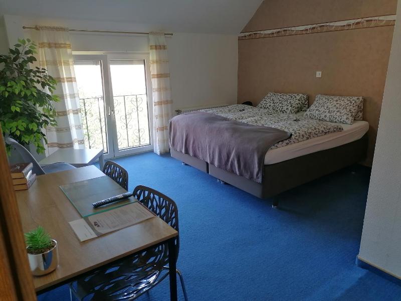 Standard Double or Twin Room image 2