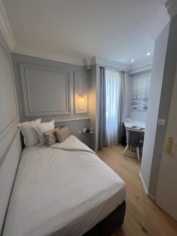 Classic Single Room image 3