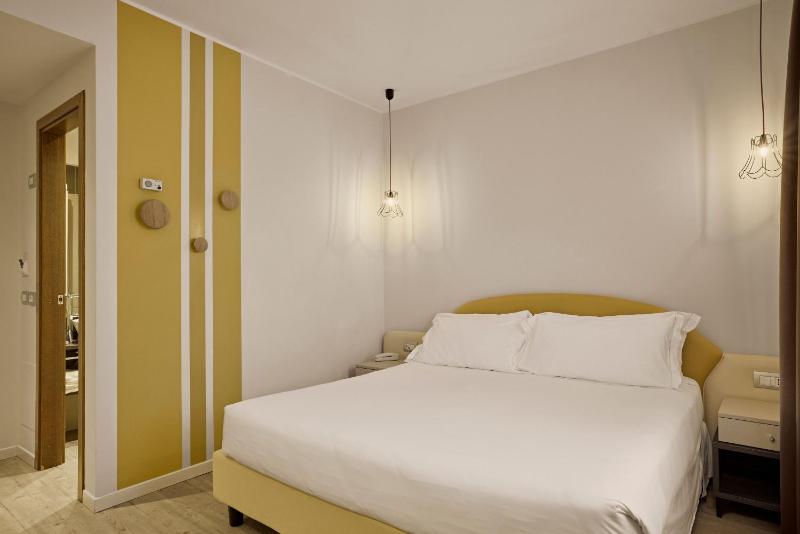 Triple Room (2 Adults + 1 Child) image 4