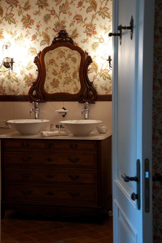 Superior Double Room image 3