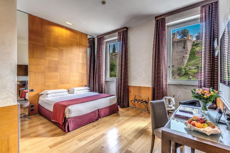 Deluxe Double Room image 3