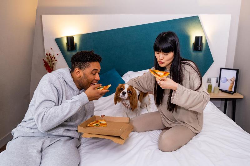 Studio with Twin Beds image 2