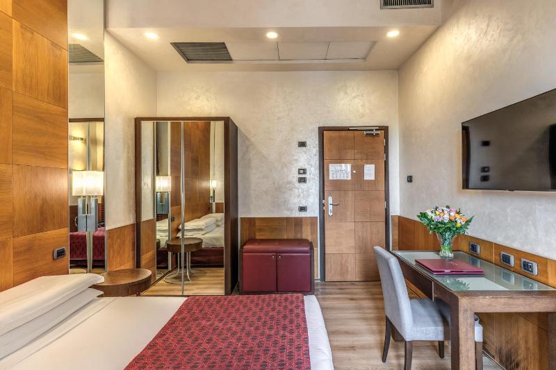 Standard Double or Twin Room image 4