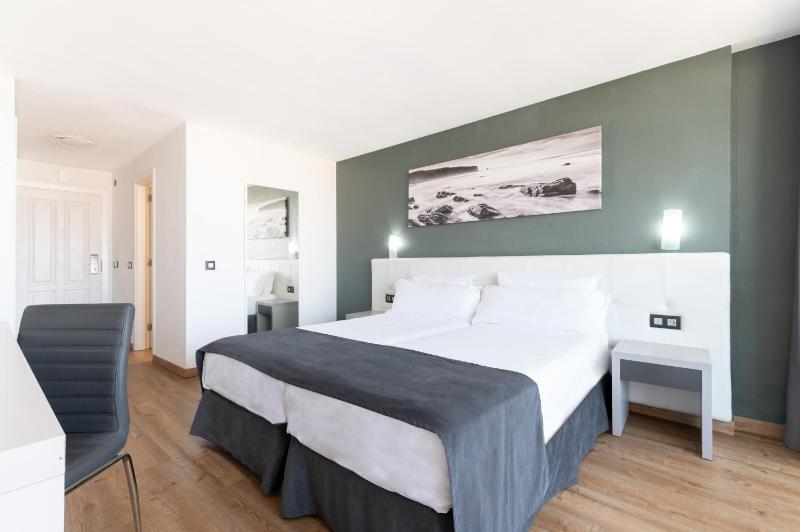 Economy Double Room image 4