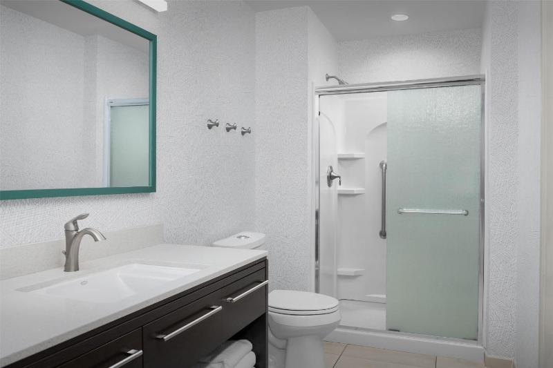 One-Bedroom King Suite image 2