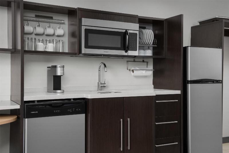 One-Bedroom King Suite image 3