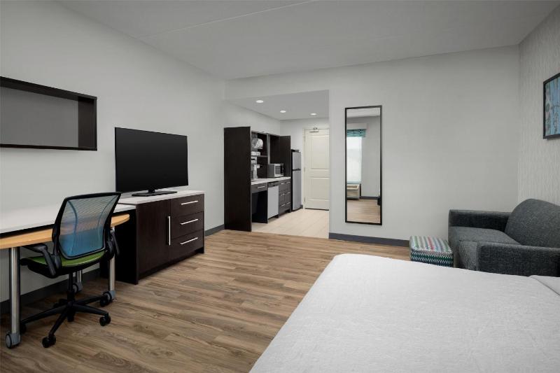 King Studio Suite with Tub - Mobility/Hearing Accessible image 3