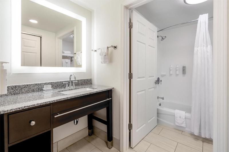 One-Bedroom King Suite - Non-Smoking image 2