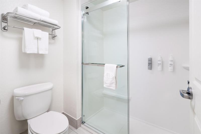 Two-Bedroom King Suite with Two Queen Beds and Two Bath - Non-Smoking image 2