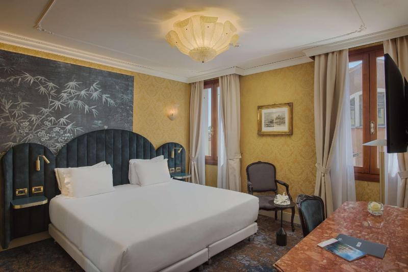 Superior Double or Twin Room image 1
