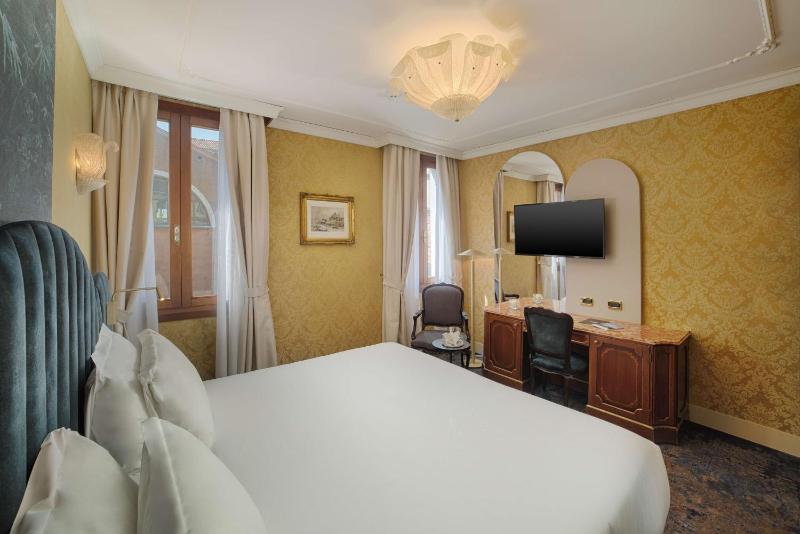 Superior Double or Twin Room image 3