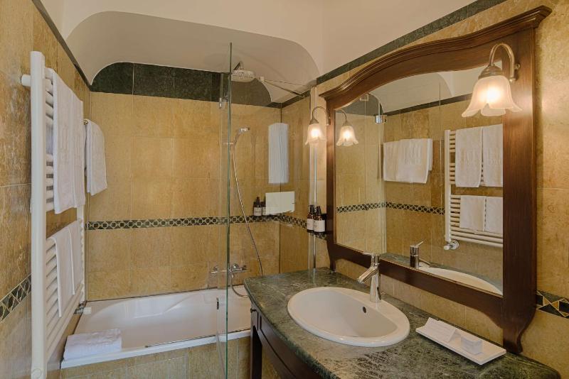  Standard Double or Twin Room image 4