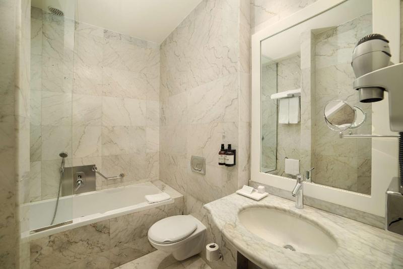 Superior Double or Twin Room with Extra Bed (2 Adults + 1 Child) image 3