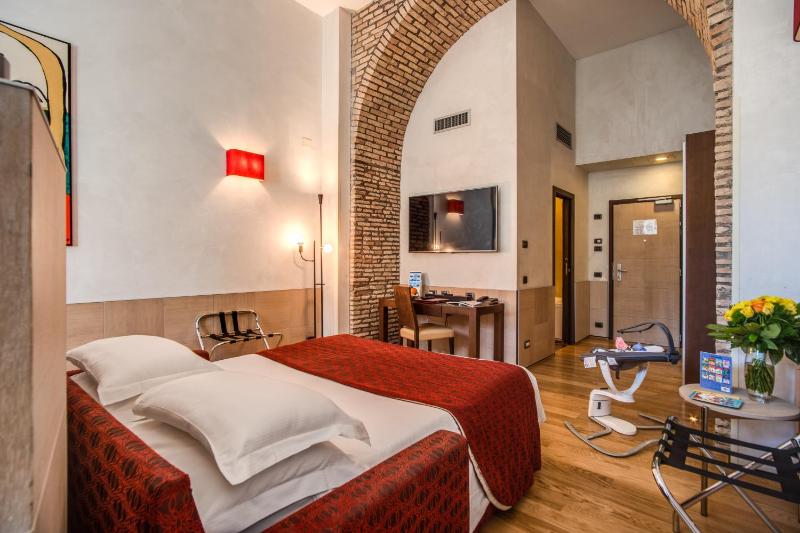 Quadruple Room image 4