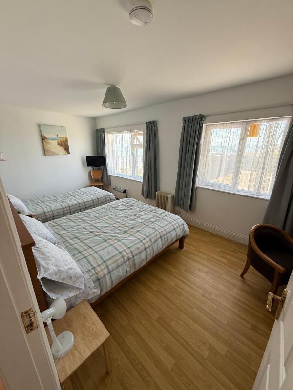One-Bedroom Apartment image 4