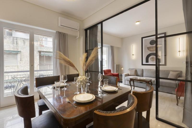 Classic Elegance in Ilisia - image 8