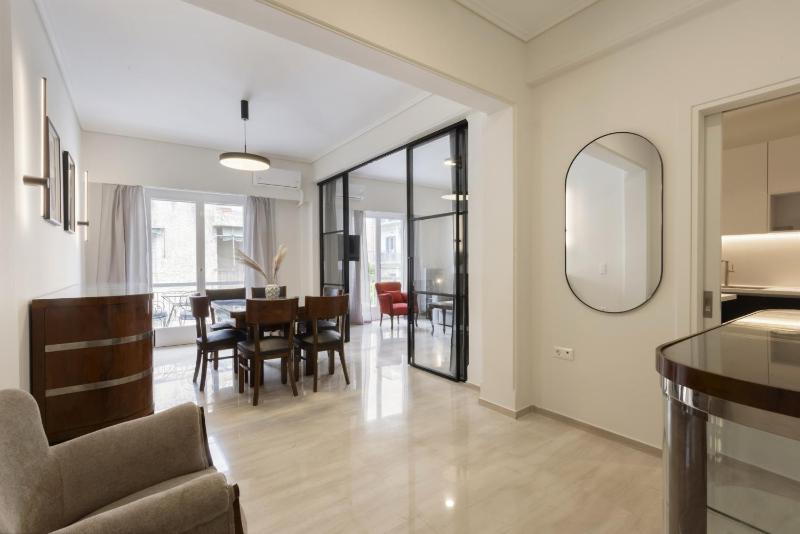 Classic Elegance in Ilisia - image 4