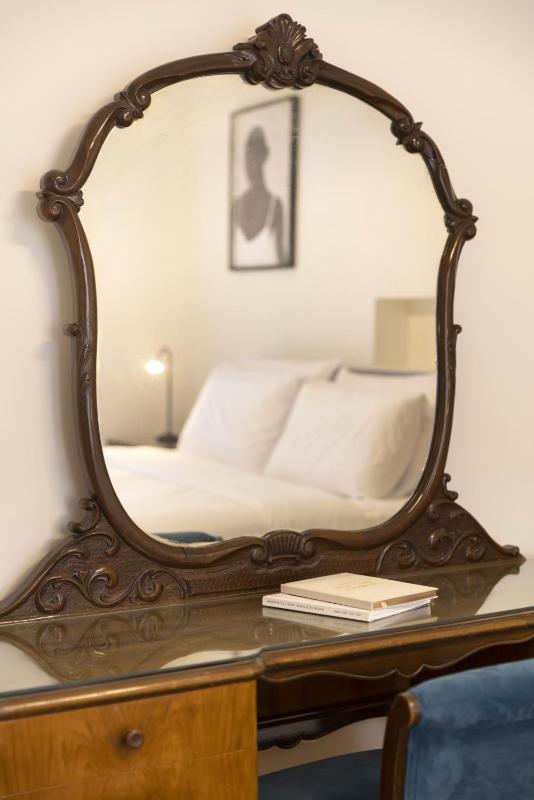 Classic Elegance in Ilisia - image 2
