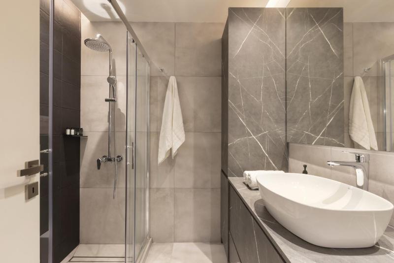 Classic Elegance in Ilisia - image 16