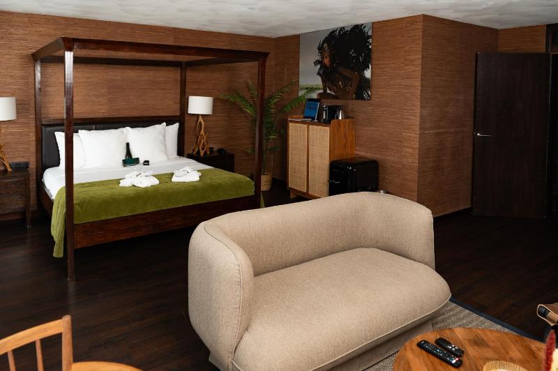South Suite image 4