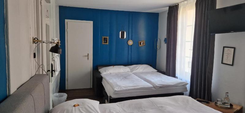 Quadruple Room image 4