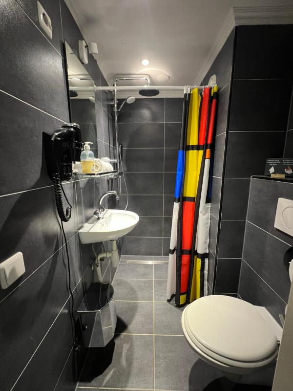 Quadruple Room image 4