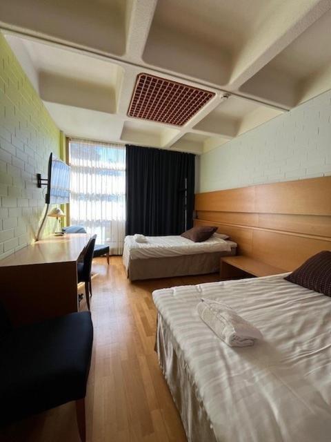 Twin Room image 1