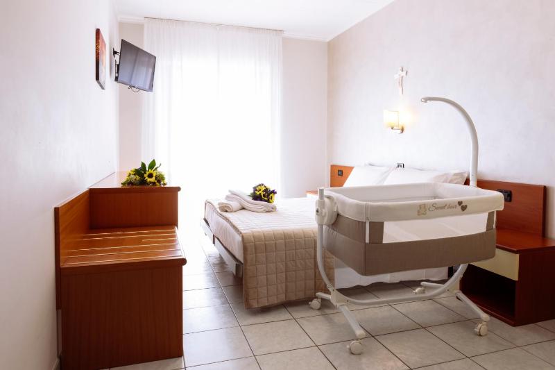 Double or Twin Room image 2