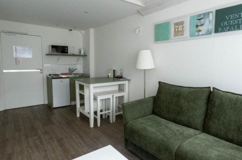 Junior Suite with Balcony Sea View image 4