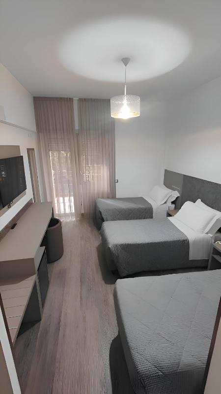 Standard Triple Room image 1