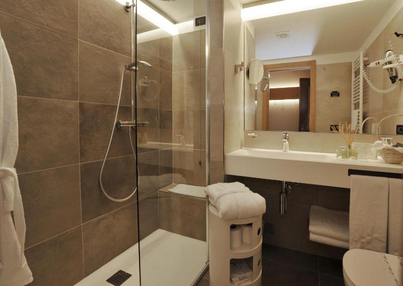 Classic Triple Room image 2
