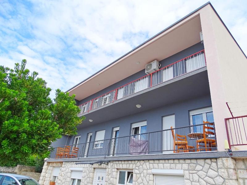 Apartments Zrinko - image 1
