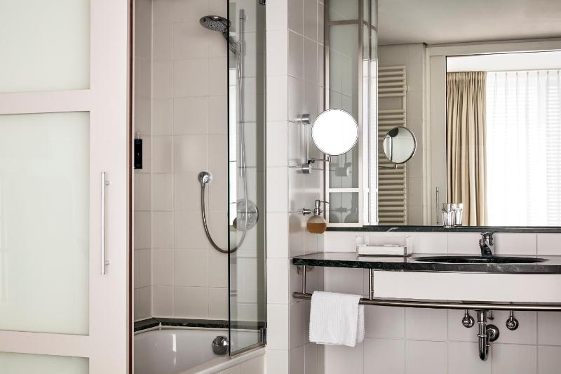 Executive Suite image 3
