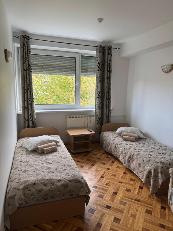 Twin Room image 4