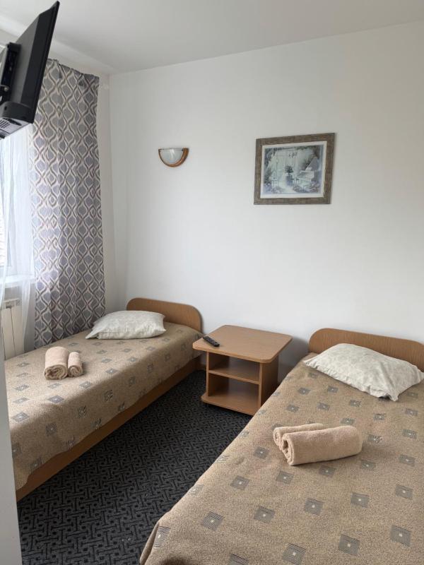 Twin Room image 2