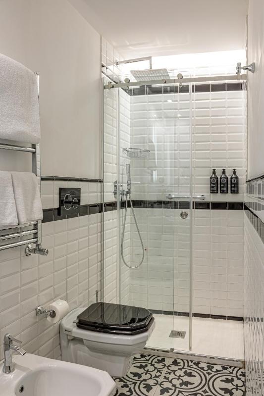 Deluxe Triple Room image 2