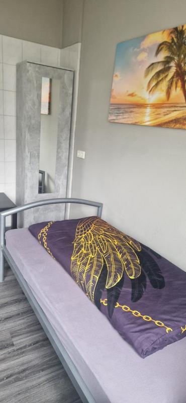 Standard Twin Room image 1