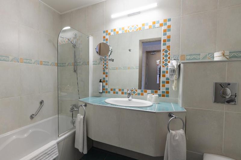 Privilege Double Room Sea View image 4