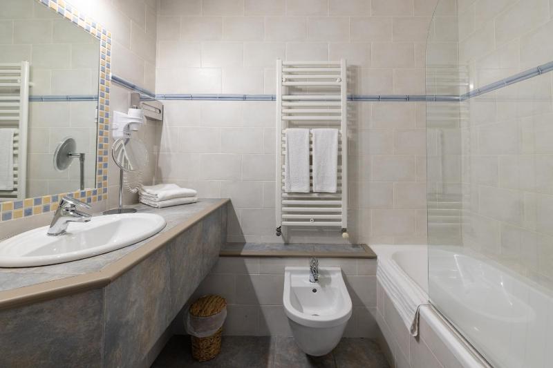 Classic Room Sea View image 4